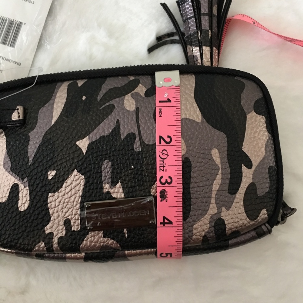 NWT Steve Madden Camo Wristlet - Picture 6 of 6
